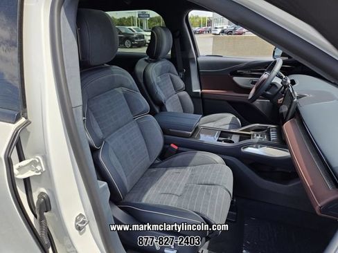 New 2026 Lincoln Nautilus Black Label w/ Jet Appearance Package AWD/4WD image 13