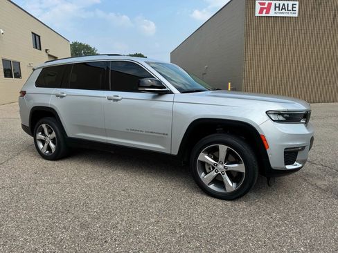 Used 2021 Jeep Grand Cherokee L Limited w/ Luxury Tech Group II image 12