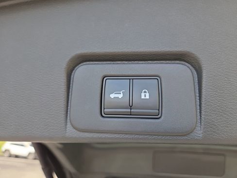 Used 2022 Nissan Rogue SV w/ SV Premium Package image 12