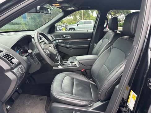 Used 2018 Ford Explorer Limited w/ Ford Safe & Smart Package FWD image 7