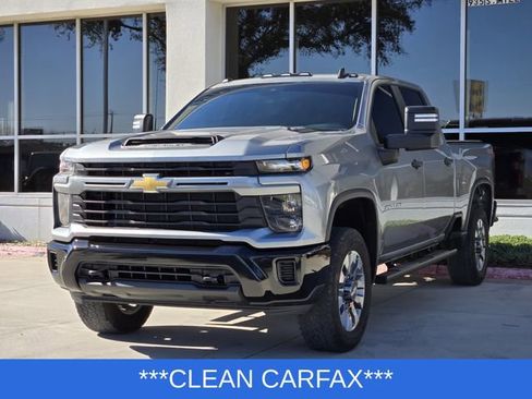 Used 2024 Chevrolet Silverado 2500 Custom w/ Custom Value Package image 3