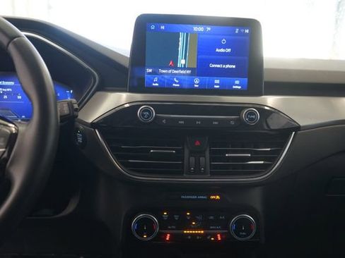 Certified 2022 Ford Escape Titanium image 21