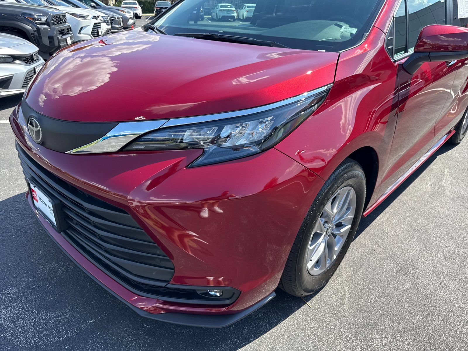 Used 2026 Toyota Sienna XLE FWD image 29