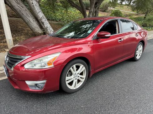 Used 2013 Nissan Altima 3.5 SV FWD image 1