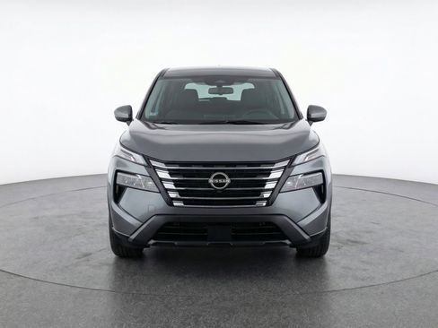 Used 2025 Nissan Rogue SV image 2