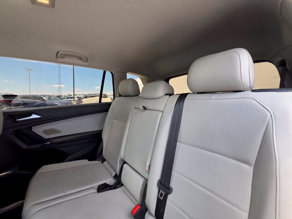 Used 2018 Volkswagen Tiguan SE FWD image 18