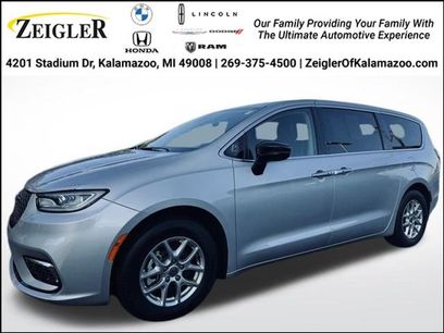 Used 2024 Chrysler Pacifica Touring-L