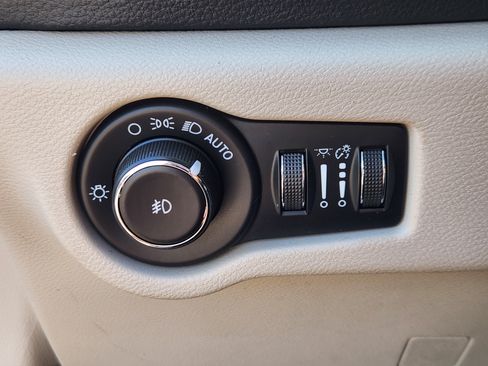 Used 2022 Chrysler Pacifica Touring-L FWD image 24