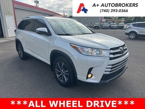Used 2019 Toyota Highlander XLE AWD/4WD image 1