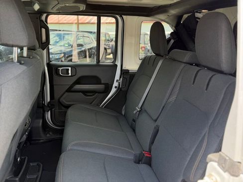 Used 2024 Jeep Wrangler Unlimited Sahara AWD/4WD image 5