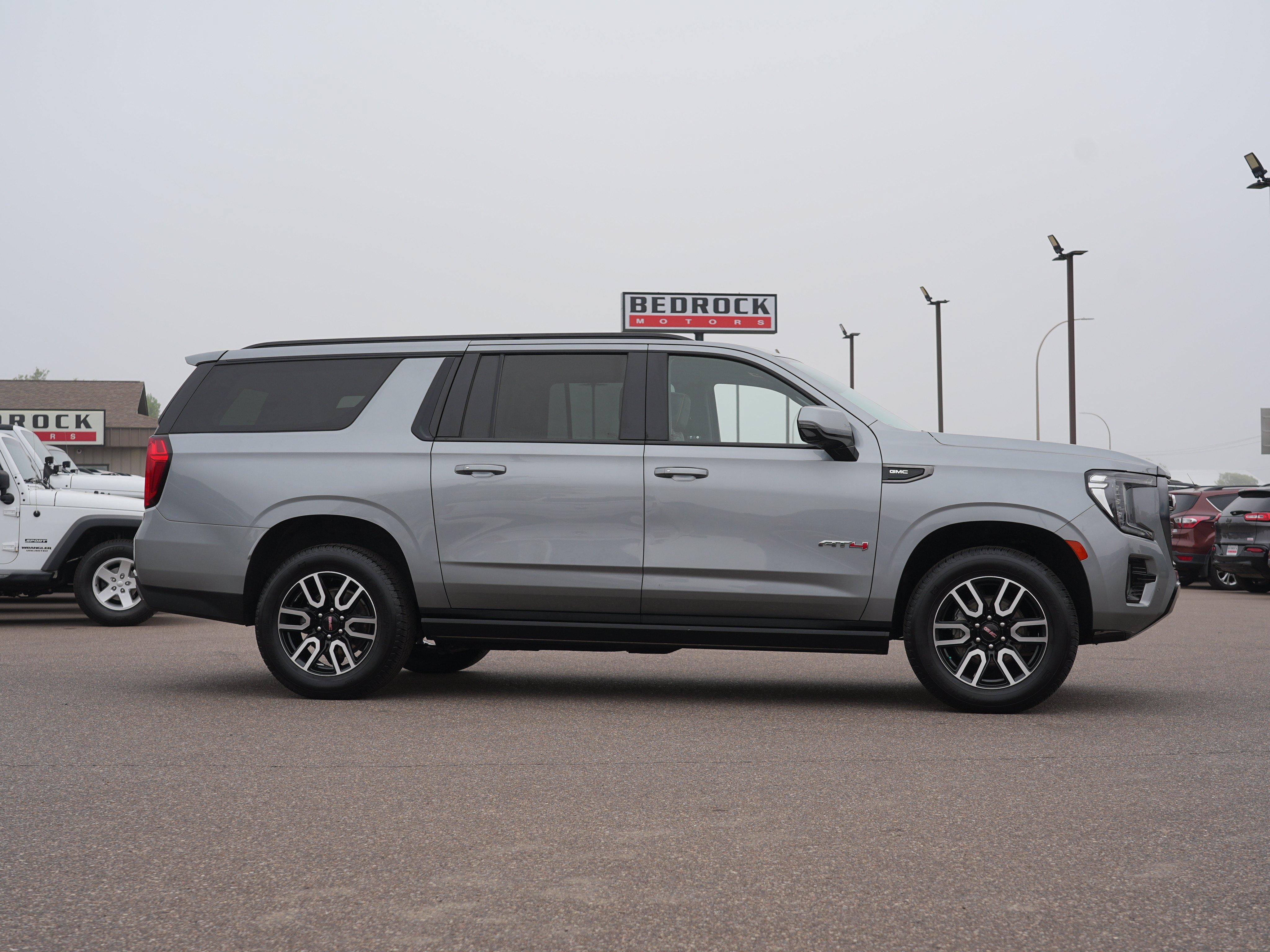 Used 2023 GMC Yukon XL AT4 w/ AT4 Premium Package AWD/4WD image 2