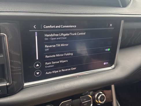 Used 2021 GMC Yukon XL Denali w/ Denali Ultimate Package AWD/4WD image 7