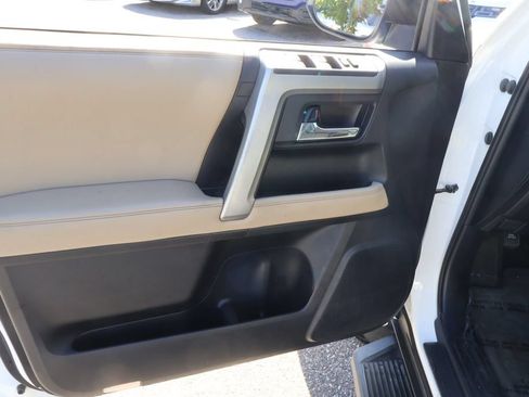 Used 2014 Toyota 4Runner SR5 RWD image 12
