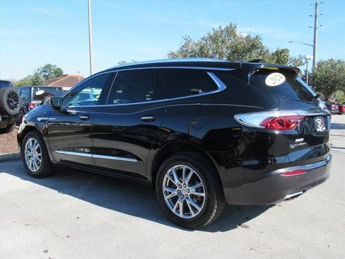 Used 2024 Buick Enclave Essence w/ Experience Buick Package image 4