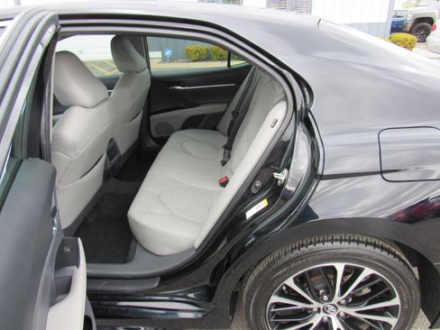 Used 2018 Toyota Camry SE image 33