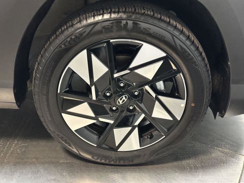 Used 2025 Hyundai Kona SEL image 17