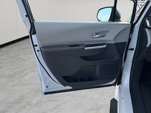 Used 2024 Toyota Sienna XLE w/ XLE Plus Package image 25