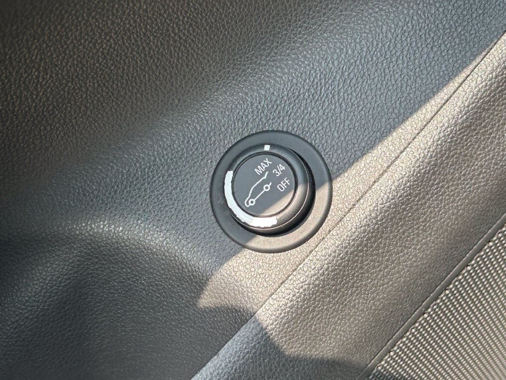 Used 2019 Buick Envision Essence FWD image 23