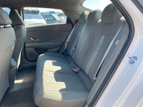 New 2025 Hyundai Elantra SEL image 31