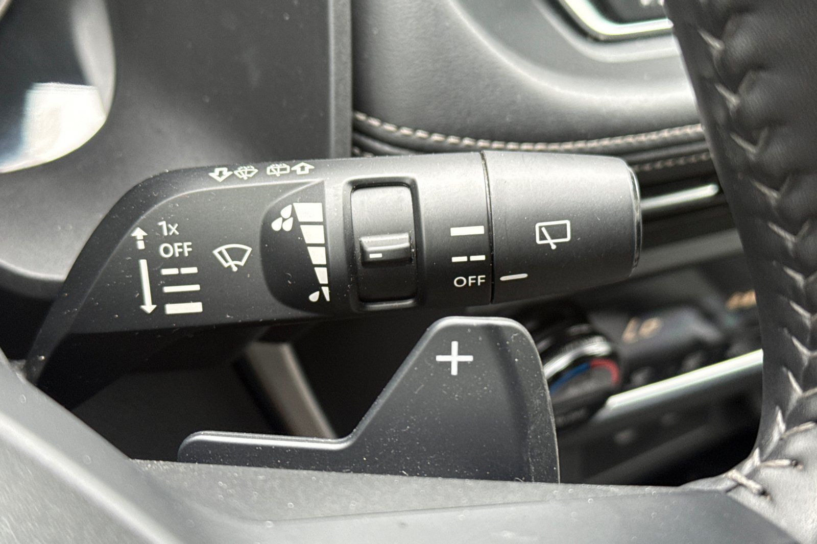Used 2025 Nissan Rogue SV FWD image 34