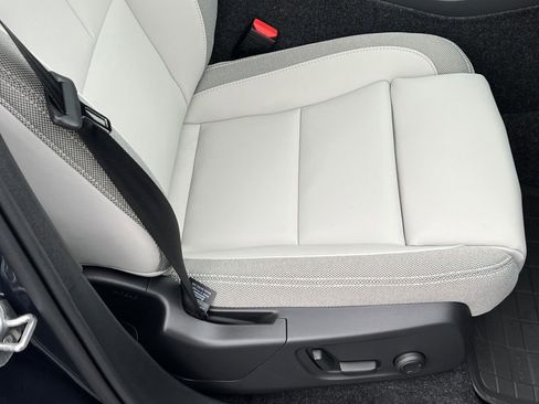 New 2026 Volvo EX40 Plus w/ Protection Package Premier image 8