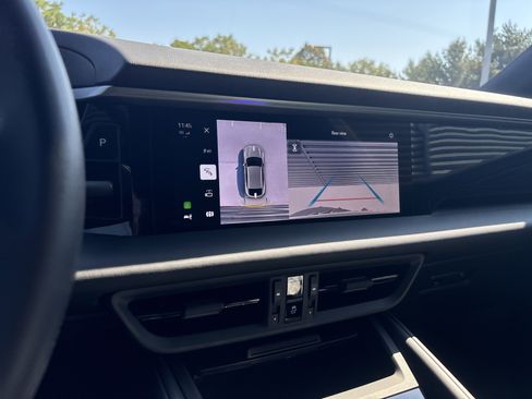 Certified 2025 Porsche Macan Electric image 19