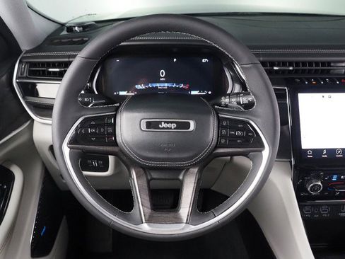 Used 2023 Jeep Grand Cherokee Overland image 18