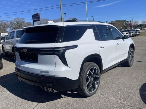 New 2026 Chevrolet Traverse High Country image 3