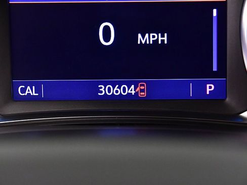 Used 2023 Chevrolet Traverse LT w/ Rear Camera Mirror Package image 17