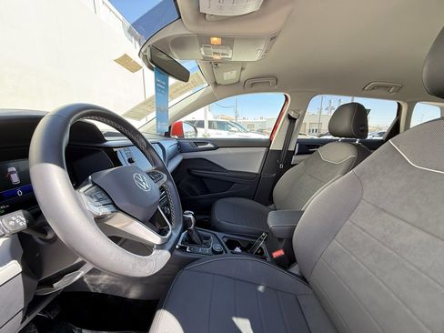 Certified 2024 Volkswagen Taos SE image 5
