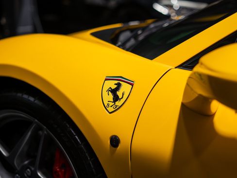 Used 2021 Ferrari F8 Tributo RWD image 25