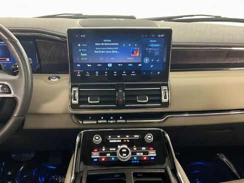 Used 2024 Lincoln Navigator Premiere image 12