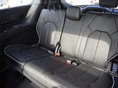 New 2026 Chrysler Pacifica Limited w/ S Appearance Package image 13