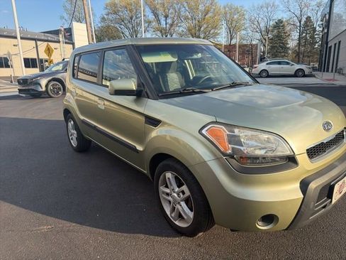 Used 2010 Kia Soul + w/ Audio Pkg image 4