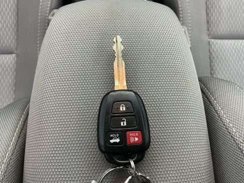 Used 2016 Toyota Corolla FWD image 39