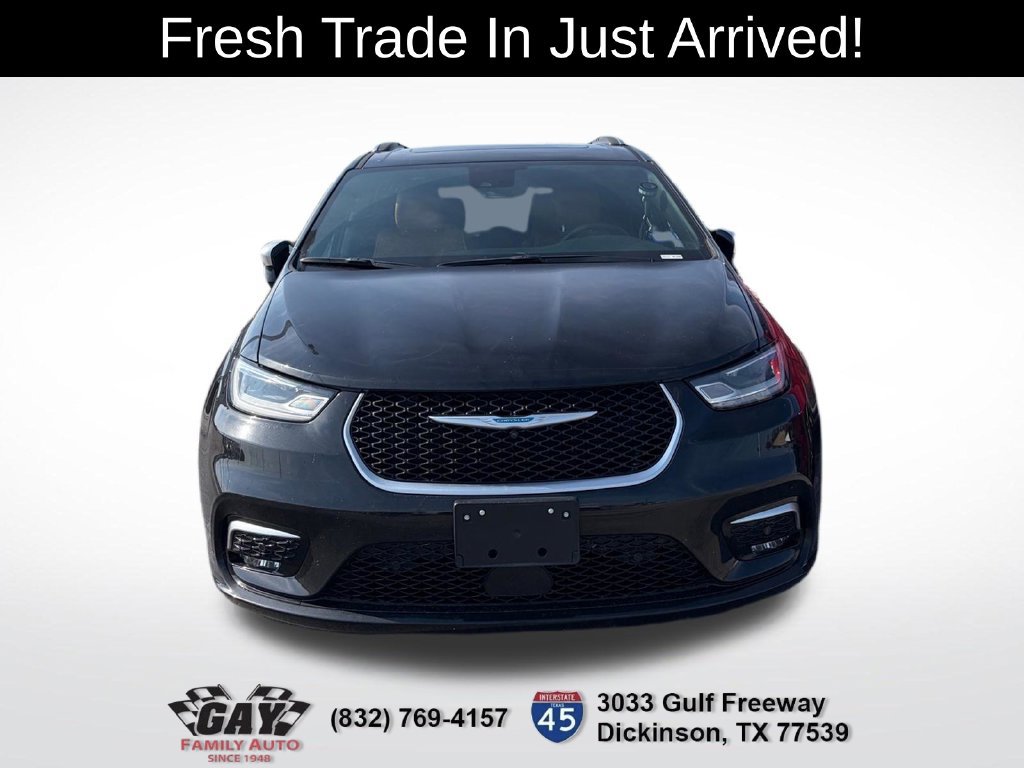 Used 2021 Chrysler Pacifica Pinnacle FWD image 2