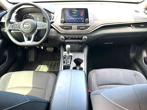 Used 2025 Nissan Altima 2.5 SV FWD image 20