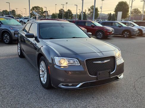 Used 2021 Chrysler 300 Touring L RWD image 9