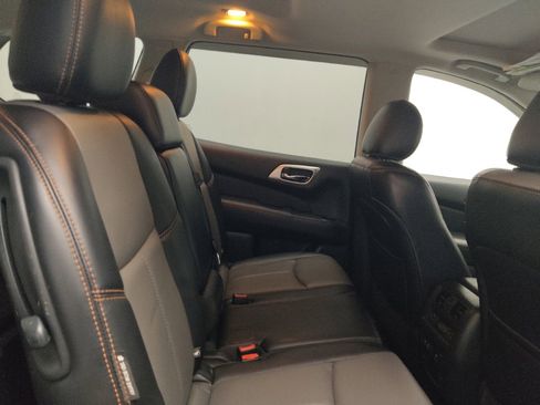 Used 2019 Nissan Pathfinder SL image 19