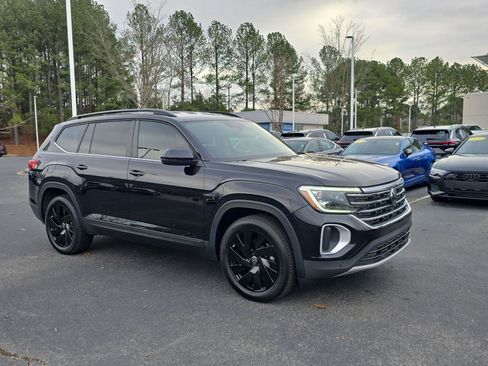 Certified 2025 Volkswagen Atlas SE image 1