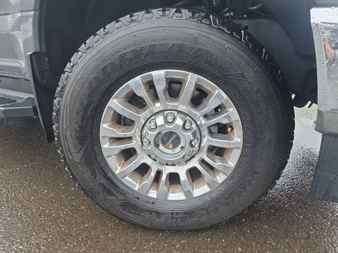 Used 2022 Ford F250 Lariat w/ Lariat Ultimate Package image 10