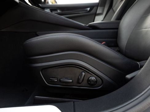 Certified 2025 Porsche Panamera image 23