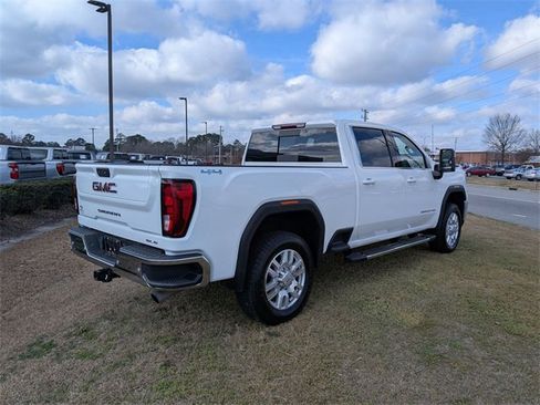 Used 2022 GMC Sierra 2500 SLE w/ SLE Value Package; image 3