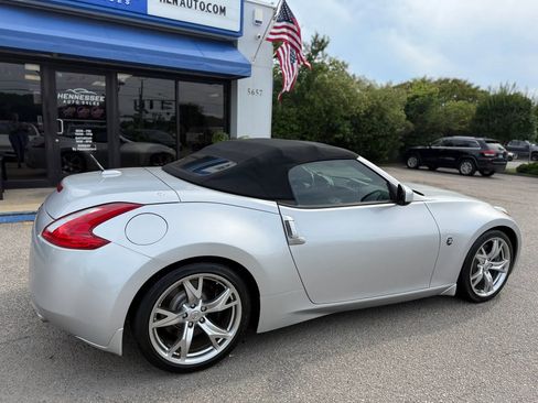 Used 2010 Nissan 370Z Touring w/ Sport Pkg RWD image 28