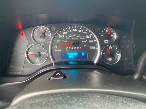 Used 2024 GMC Savana 2500 Extended w/ Driver Convenience Package image 9