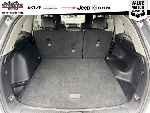 Used 2024 Jeep Grand Cherokee Limited image 8