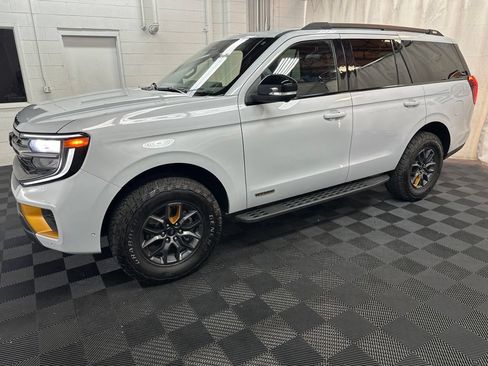 Used 2025 Ford Expedition Tremor AWD/4WD image 5