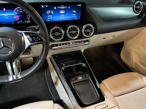 Certified 2025 Mercedes-Benz GLA 250 4MATIC image 30