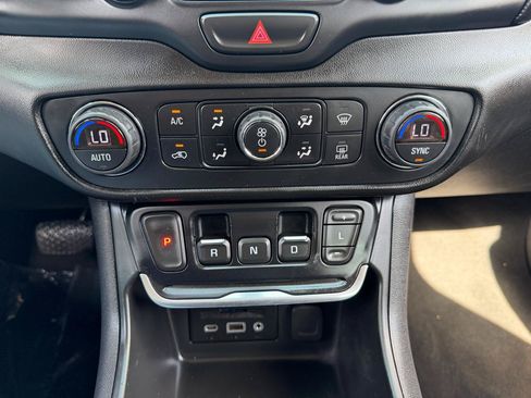 Used 2019 GMC Terrain SLT AWD/4WD image 14