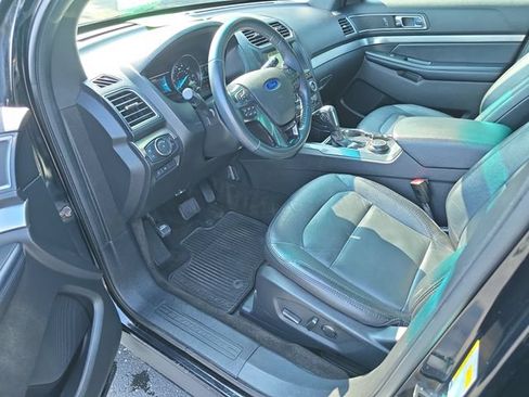 Used 2018 Ford Explorer XLT w/ Equipment Group 202A AWD/4WD image 10